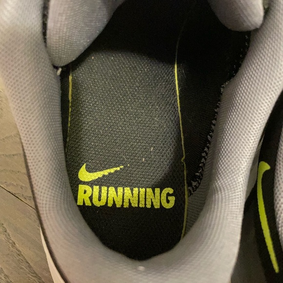 Nike 9.5 Quest Volt black green men’s running shoes - Picture 7 of 7